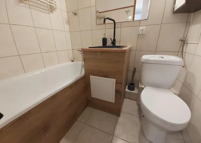 Quarto em Acomodações Particulares 2050 Zwyciestwa 23 - Tanie - Samodzielne Zameldowanie - Self Check In